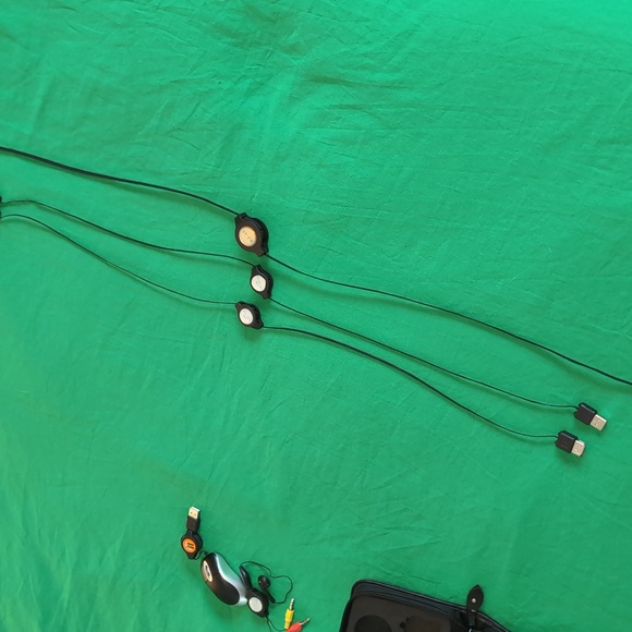 Harvard Square Retractable Laptop Accessory Kit with Padded Case Mouse RJ-45 USB - Picture 7 of 10